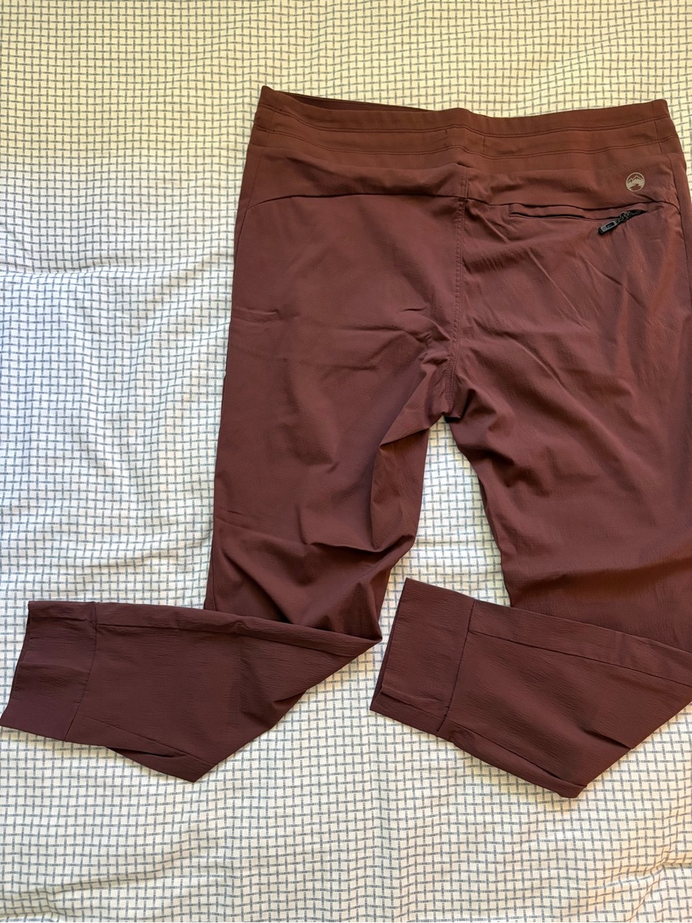 WINDRIVER Women's Stretch Jogger Wind Pants in burgundy.